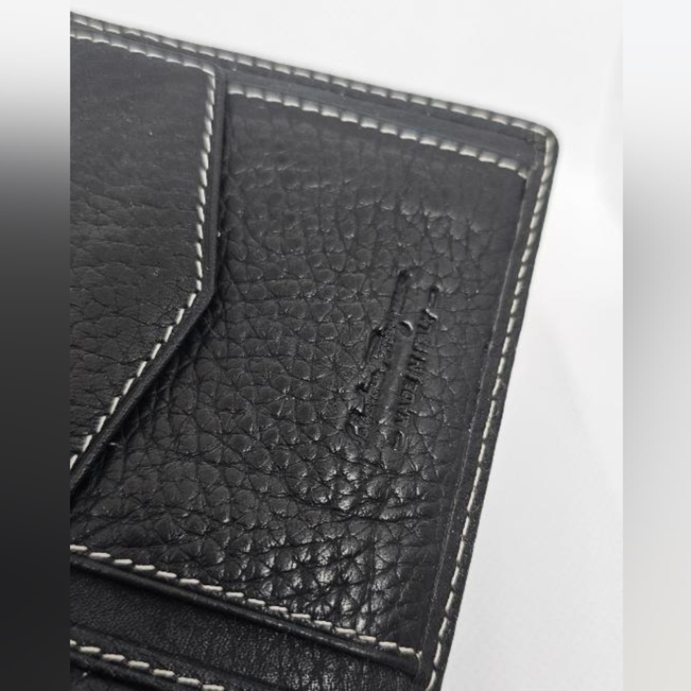SALVATORE FERRAGAMO TEXTURED LEATHER BIFOLD WALLET with Silvertone LOGO - Picture 4 of 7